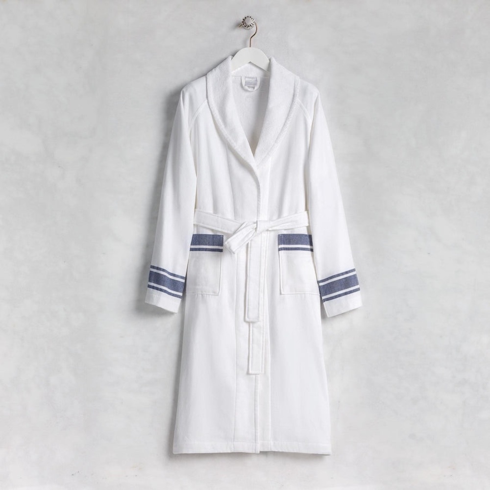 NWOT Women’s Luxury Robe. Size M.